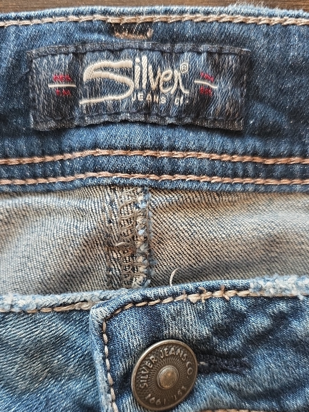 Silver Jeans Women's Medium Blue Denim Jeans with Contrast Stitching